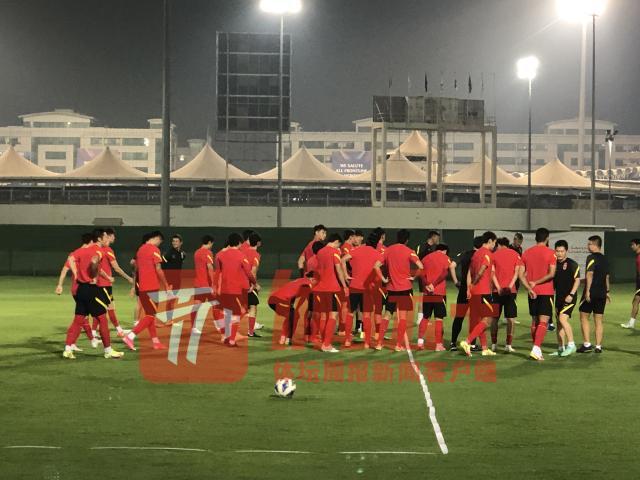 国足热身赛前最后一练 四中国裁判执法中叙之战